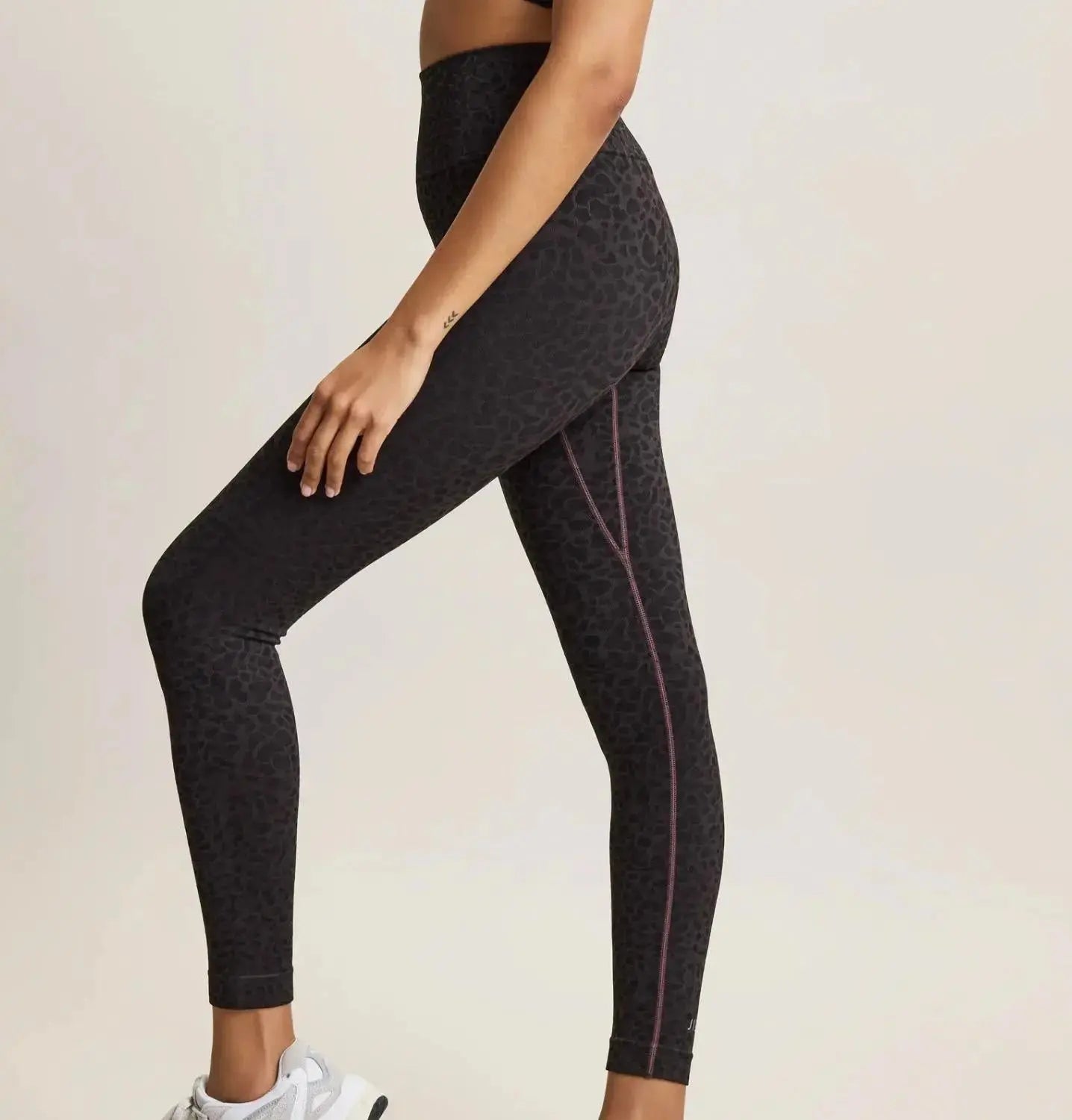 Jilla Active | SAHARA RECYCLED LEGGINGS - Animal Jacquard Full-length Ribbed leggings Jilla Active