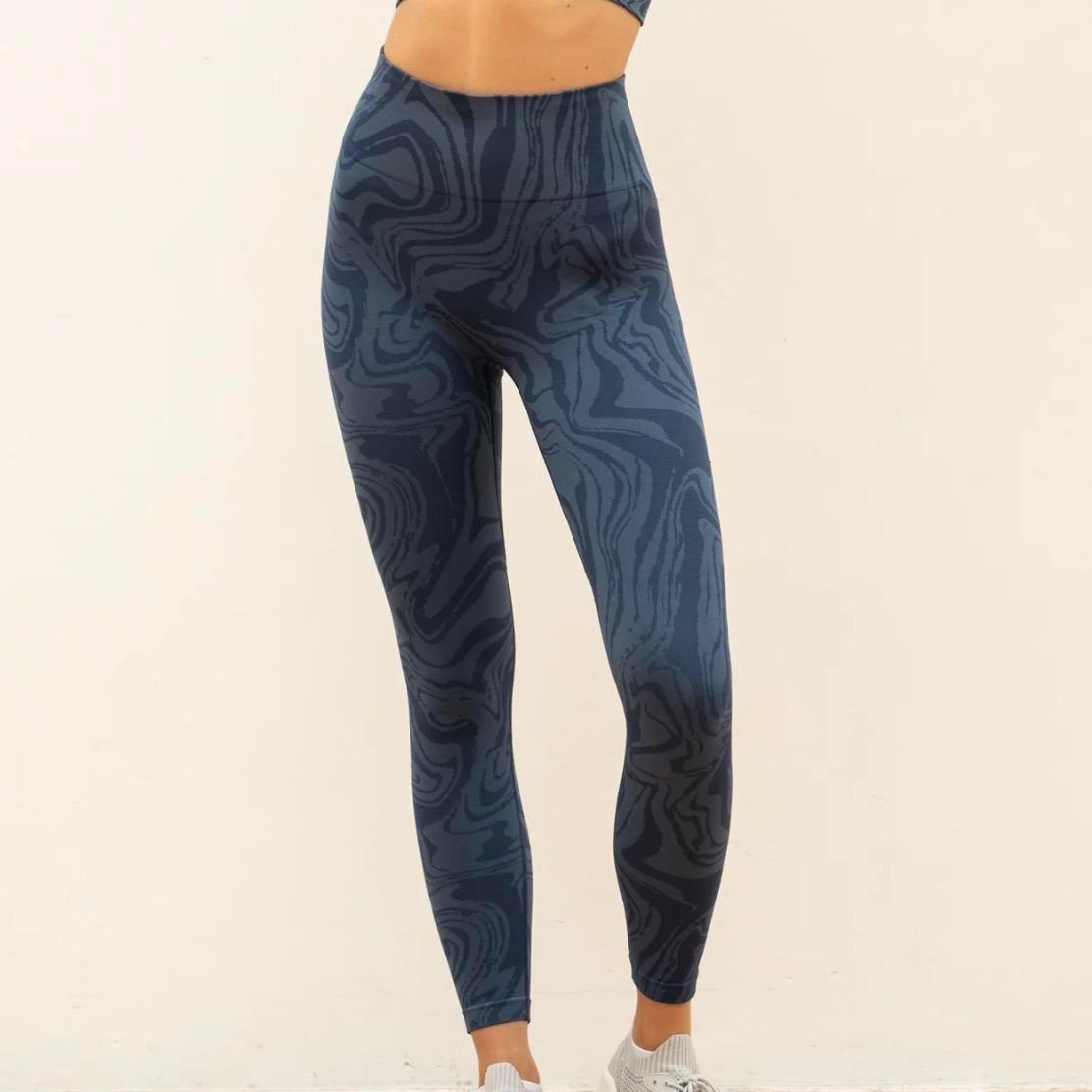 Jilla Active | OCEAN SWIRL LEGGINGS - Full Length Marble Jacquard Leggings