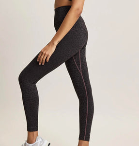 Jilla Active | SAHARA RECYCLED LEGGINGS - Animal Jacquard Full-length Ribbed leggings