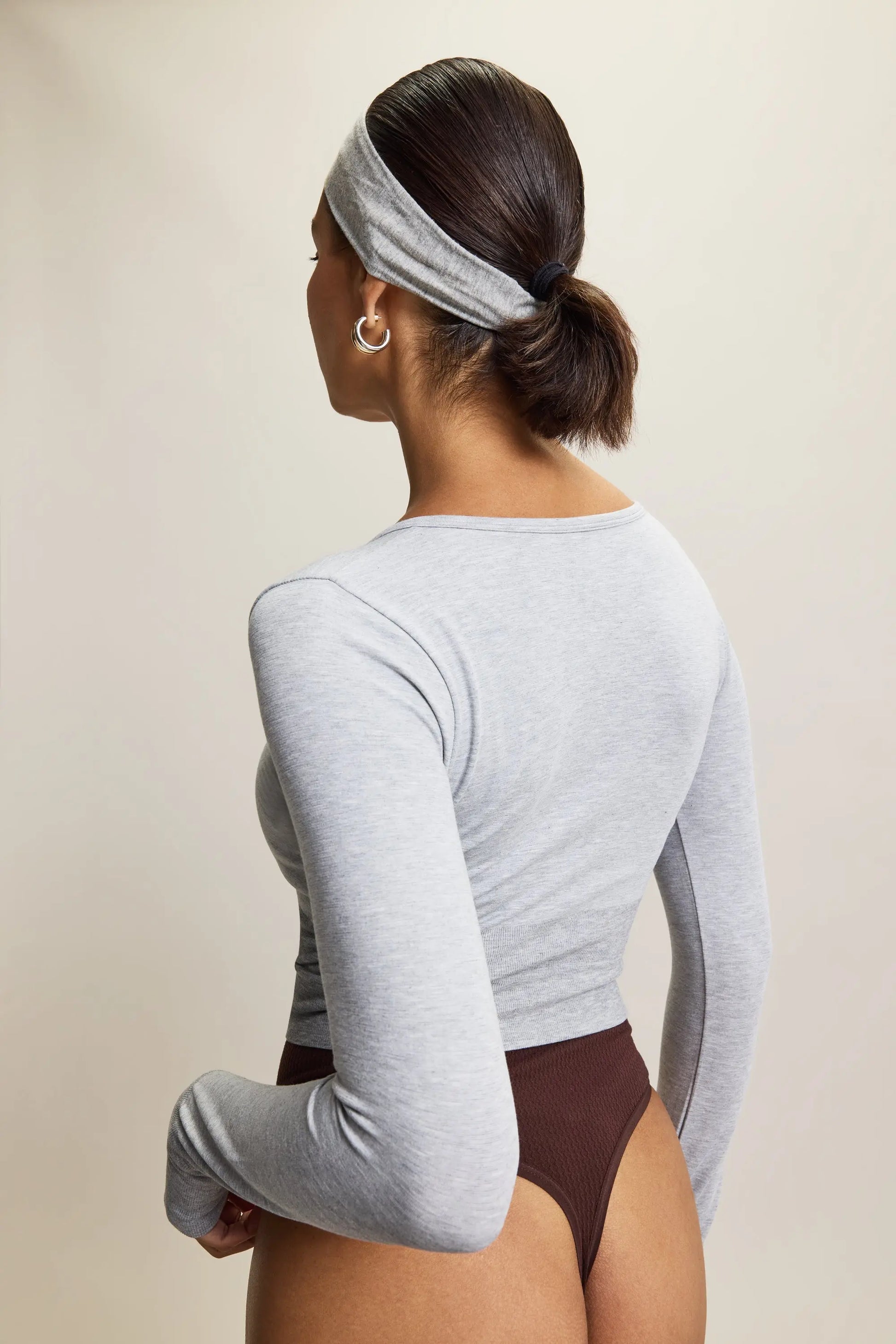 Jilla Active | AURA ORGANIC FIBER LAYERING TOP - Long Sleeve V-Neck Thumbholes Top Jilla Active